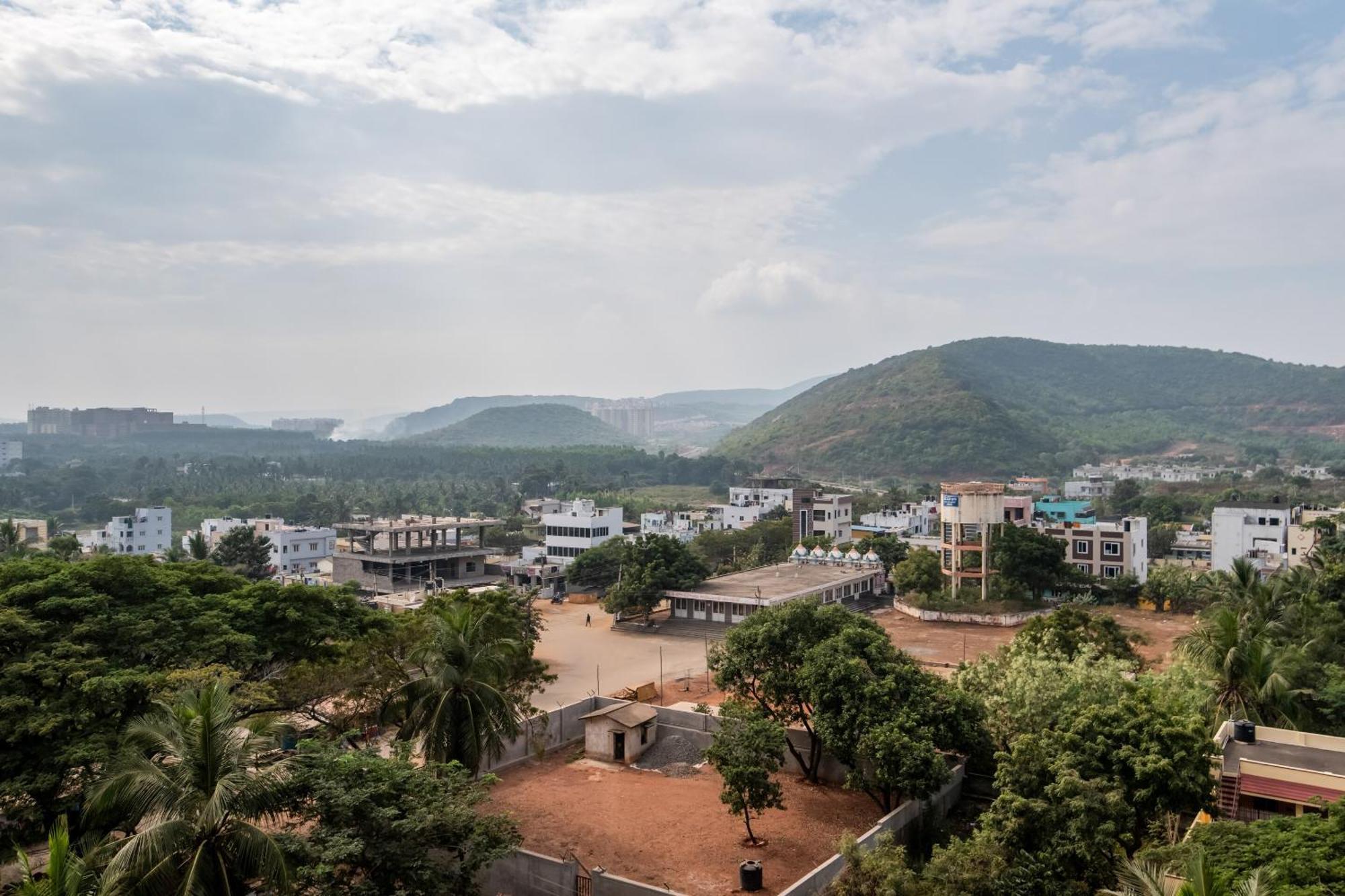 Oyo Sai Nivas Hotel Jalāripeta Exterior foto